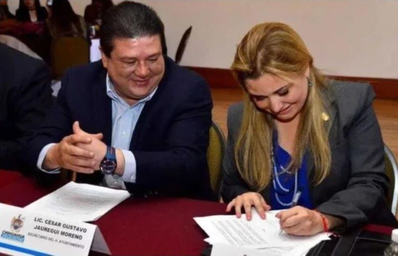 La gobernadora Maru Campos y el ahora exprocurador César Jáuregui.