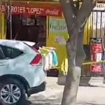 Víctima de puñaladas muere en el interior de una tienda a la que llegó a pedir auxilio