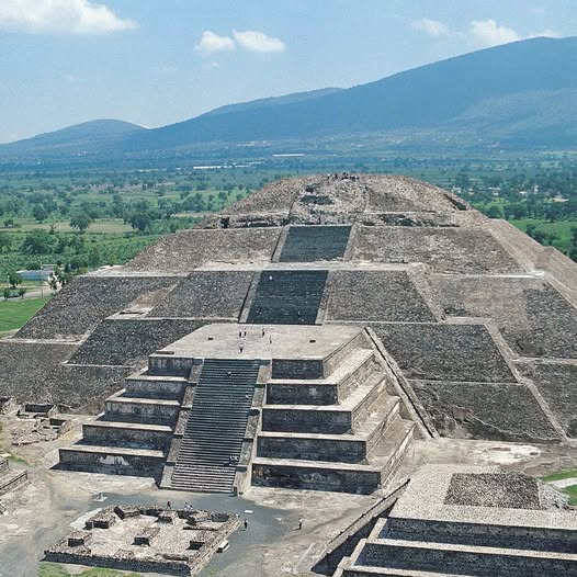 Pirámide La Luna. Foto de Arqueología Mexicana.