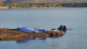 Rescate de niña ahogada en la presa de Jesús María.