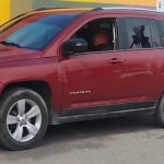 En el interior de una camioneta estacionada afuera de un Oxxo mataron a hombre en comunidad de Apaseo el Grande