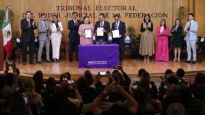 Firma de convenio electoral.
