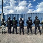 Más de 19 mil piezas de cerveza presuntamente robadas se aseguraron durante cateo en León; hay seis detenidos 
