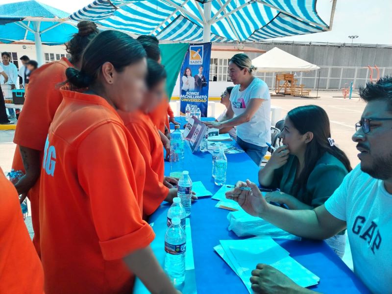 Reclusas interesadas en estudiar.