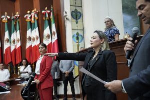 Yeraldine Bonilla rindió protesta como gobernadora interina de Sinaloa.