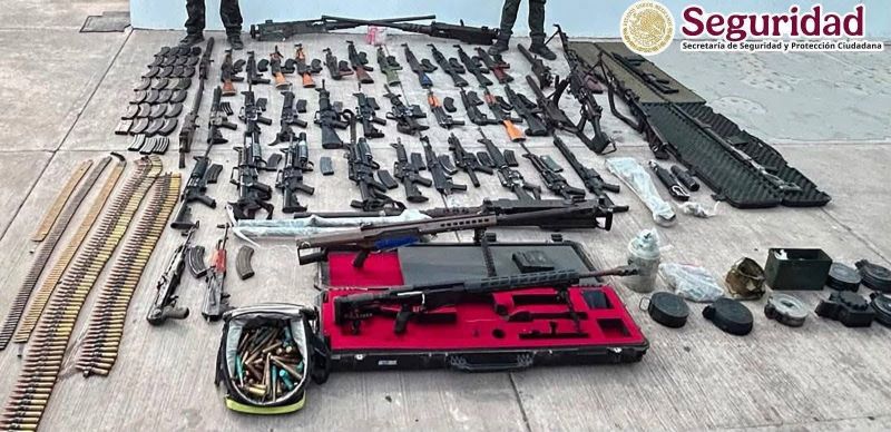 Armamento asegurado en Sinaloa.