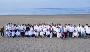 Brigadistas limpiadores de playas.