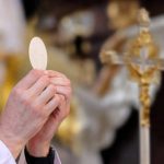 Advierte la Arquidiócesis de León sobre persona no autorizada para ejercer el sacerdocio