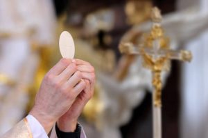 Advierte la Arquidiócesis de León sobre persona no autorizada para ejercer el sacerdocio