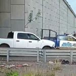 Tiran tres cuerpos sin vida y con huellas violencia en la carretera Apaseo el Grande-Celaya