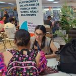 Secretaría de las Mujeres entrega kits de salud y brinda orientación a refugiadas y migrantes en Ciudad Juárez