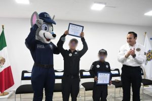 Niños policías honoríficos de las FSPE.
