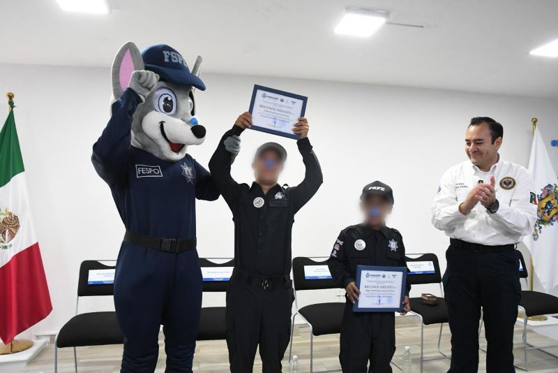 Niños policías honoríficos de las FSPE.