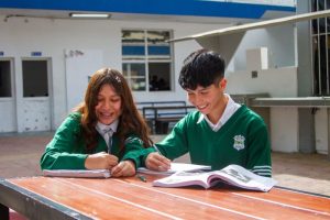 Nuevos estudiantes de preparatoria.