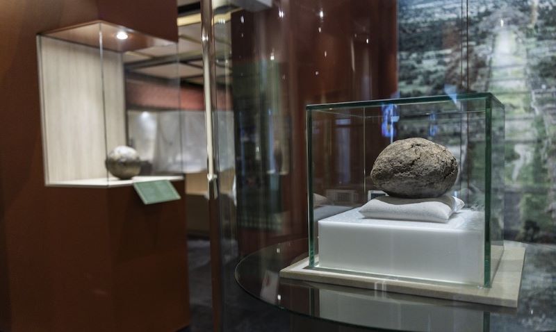 Pelota de hule de 3,600 años de antiguedad.