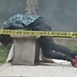 Estaba sentado en la banca de un andador de la colonia Los Pinos cuando llegaron a matarlo