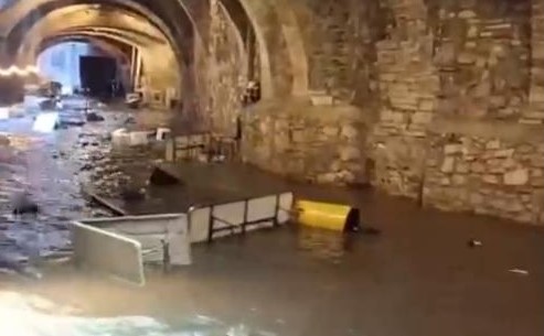 Calle subterránea Miguel Hidalgo inundada.