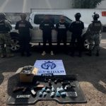 Detenidos en Pénjamo dos sujetos por llevar consigo armas y más de 660 dosis de presunta droga