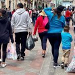 La mayoría de los jóvenes sí quiere tener hijos, pero el dinero y la vivienda lo dificultan