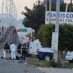 Muere al impactar contra muro de contención y volcar el coche que conducía a exceso de velocidad en la León-Silao
