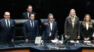 Higinio Martínez Miranda, fue electo y rindió protesta como presidente del Senado de la República.