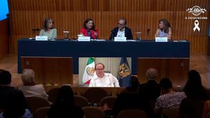 Leonardo Lomelí Vanegas, rector de la UNAM en el conversatorio.