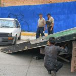 Autoridad municipal capitalina retira cuatro vehículos que estaban abandonados en la vía pública