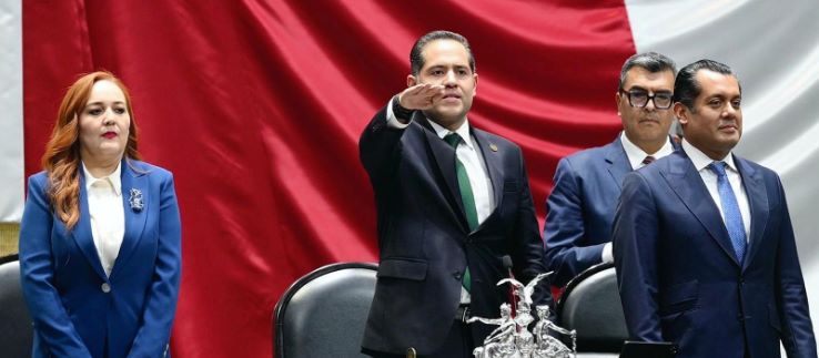 Raúl Bolaños-Cacho Cué rinde protesta como presidente de la Cámara de Diputados.
