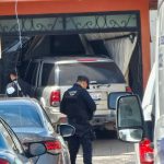 Niña atropellada y muerta cuando veía tv en la sala de su casa; una camioneta derribó la puerta al chocar contra ella y meterse al domicilio