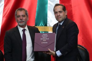 El secretario de Hacienda entregó el proyecto del Paquete Económico 2027
