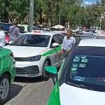 Marcha y plantón de taxistas capitalinos afuera de Palacio de Gobierno; amenazan con bloquear el desfile del 28 de septiembre