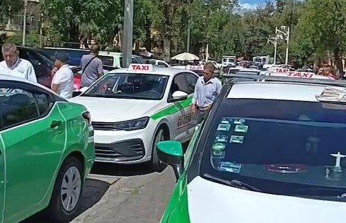 Manifestación de taxistas en Guanajuato capital.