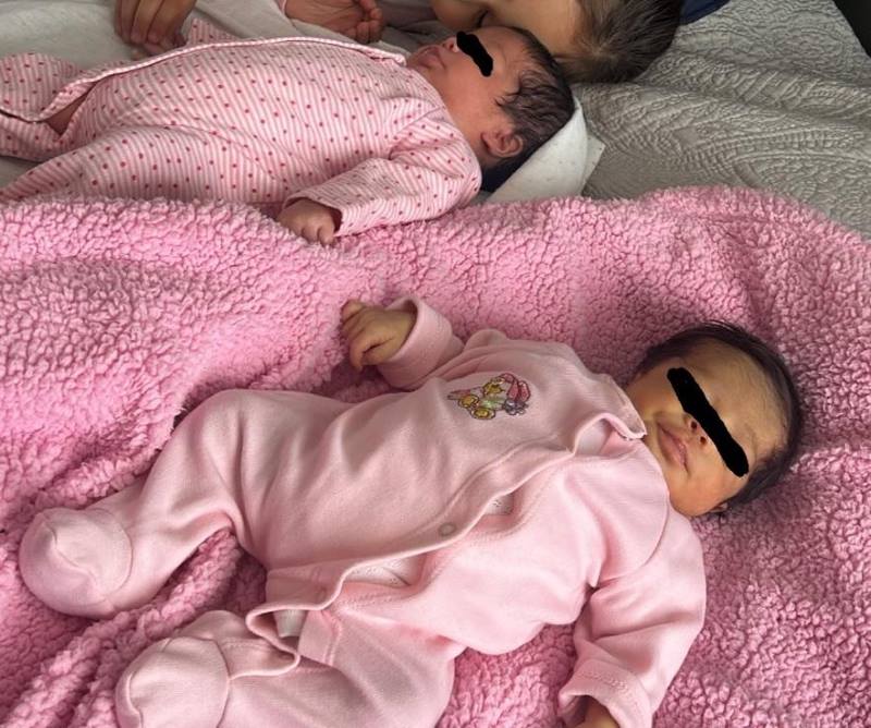Renata y Emilia, las gemelas que nacieron a las 33 semanas de gestación.