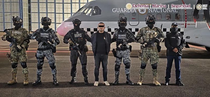 Autoridades federales presentan la detención de El Tanque.