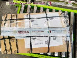 Caja que contenía la droga oculta en juguetes.