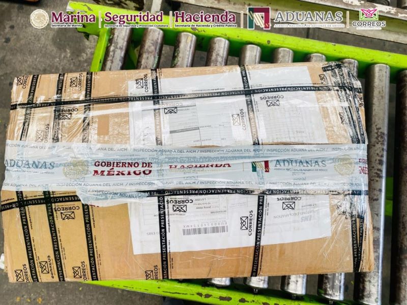 Caja que contenía la droga oculta en juguetes.