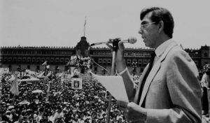 Cuauhtémoc Cárdenas 1988 en el Zócalo