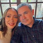 La alcaldesa Samantha Smith nombra su esposo, Alejandro Navarro, presidente del DIF municipal