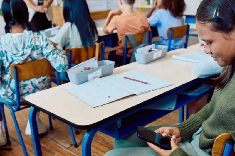 Uso de celular en escuelas.
